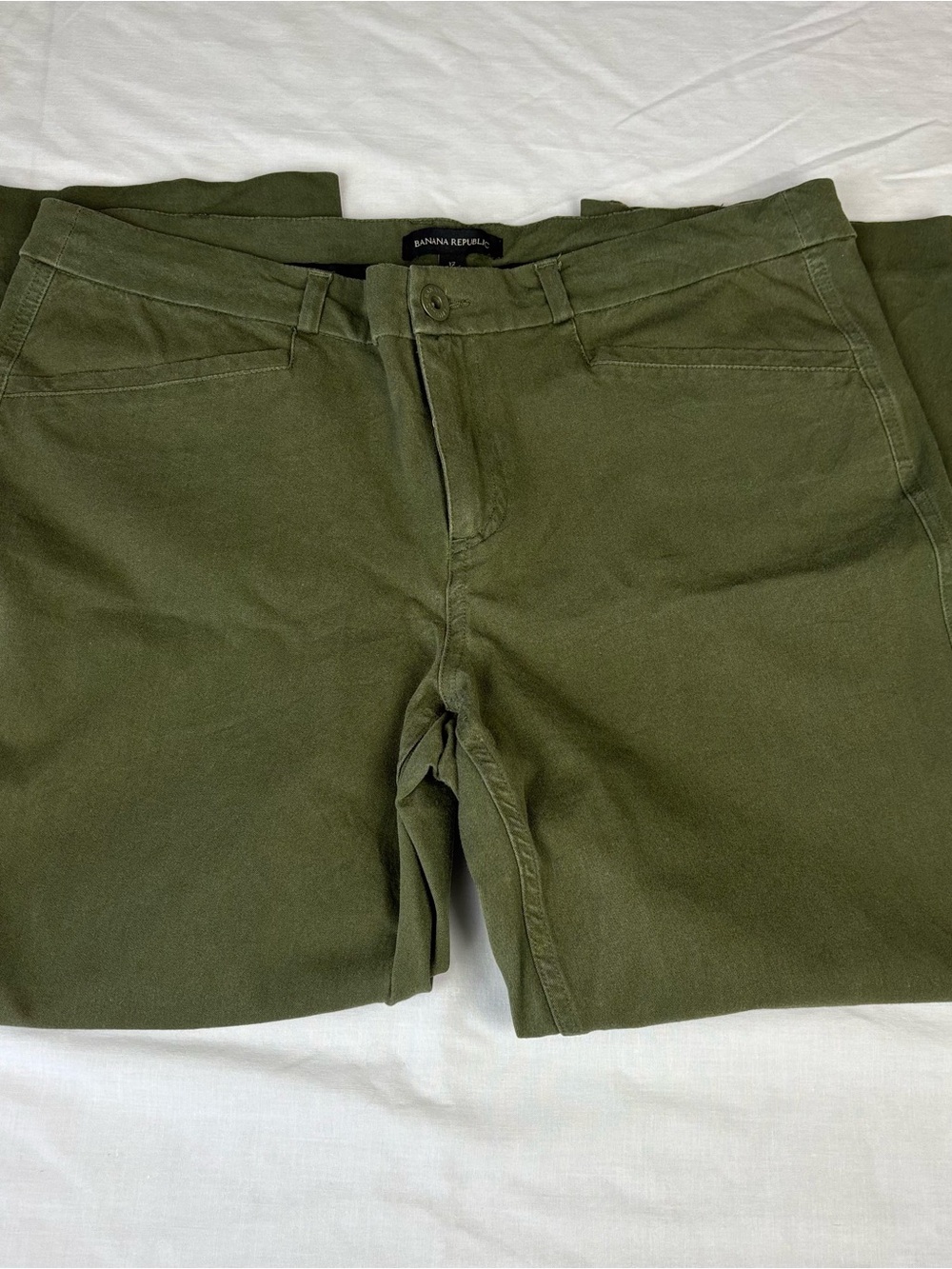 Banana Republic women’s Olive Chino Pants - Slim Straight